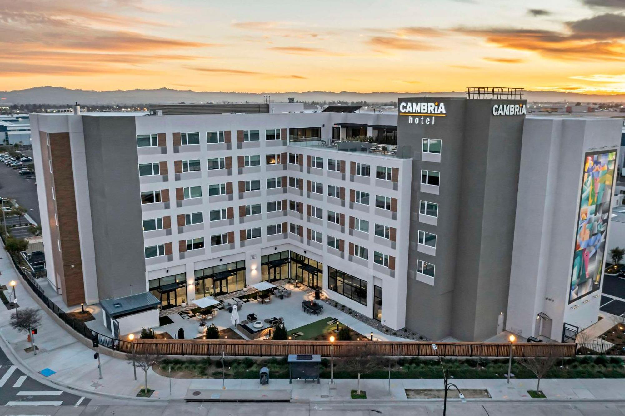 Cambria Hotel Burbank Airport Εξωτερικό φωτογραφία