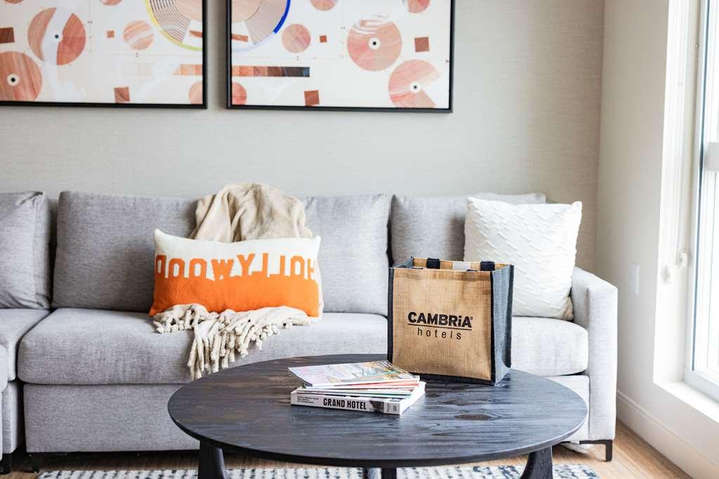 Cambria Hotel Burbank Airport Δωμάτιο φωτογραφία